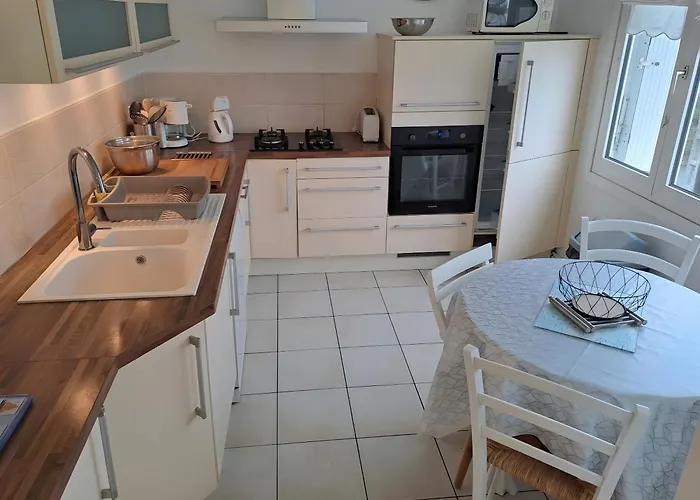 A L'ombre De L'albizia - Aytré